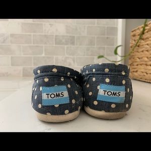 Blue and white polka dot denim Toms